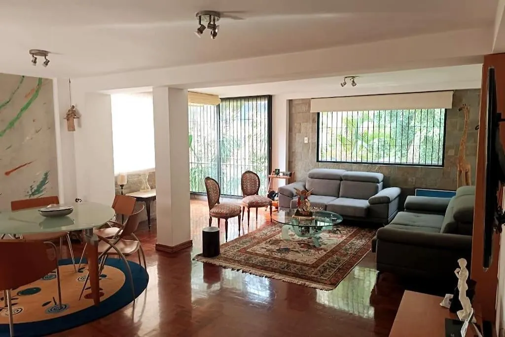 Apartamento Excelente Localidad En El Rosal Caracas Venezuela